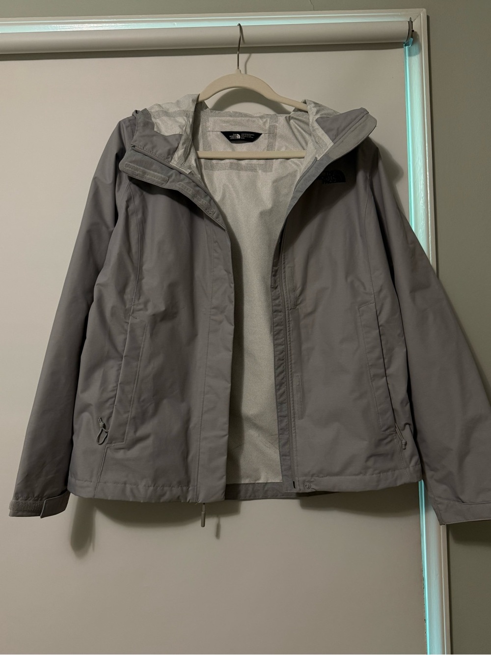 The North Face Women's Light Gray Hooded Ski Jacket